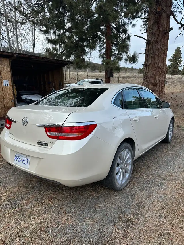Low kms 2016 Buick Vrano pearl white. - Photo 3