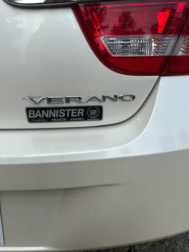 Low kms 2016 Buick Vrano pearl white. - Photo 4