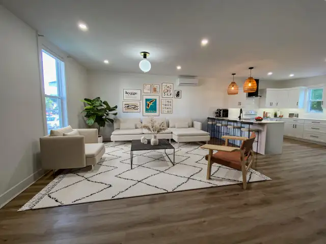 Downtown C'Town 3 BDRM, 1.5 Bath Beautifully Renovated Townhouse - Photo 2