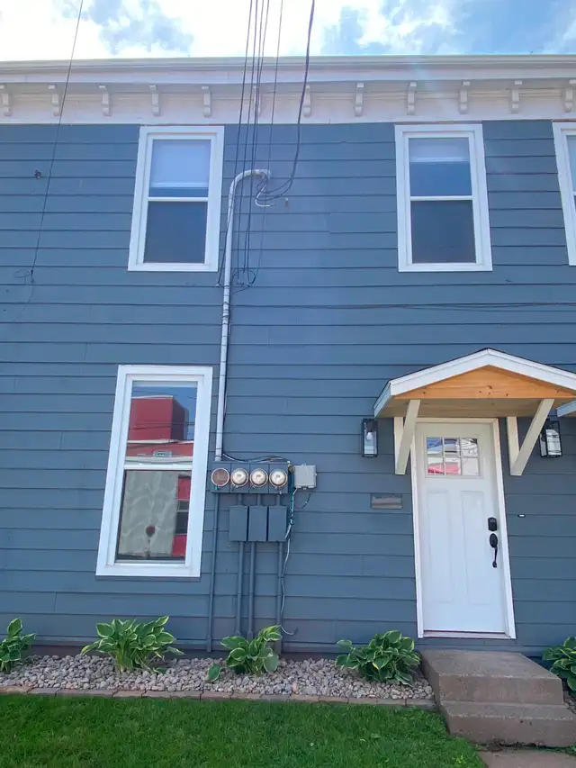 Downtown C'Town 3 BDRM, 1.5 Bath Beautifully Renovated Townhouse - Photo 8