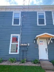 Downtown C'Town 3 BDRM, 1.5 Bath Beautifully Renovated Townhouse - Photo 8