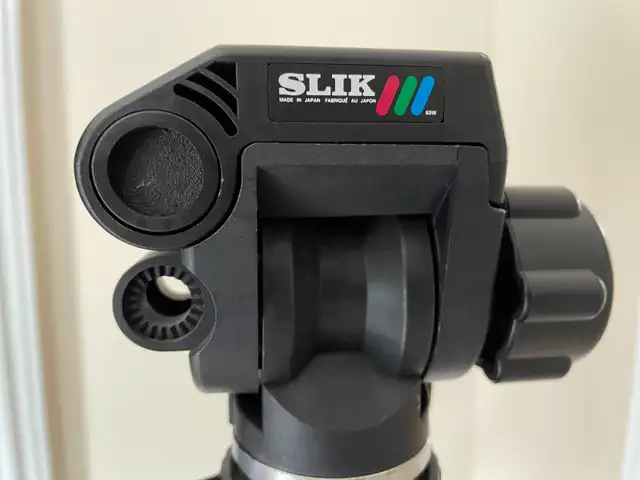 FOR SALE: Quality Camera/Video Tripod - Photo 4