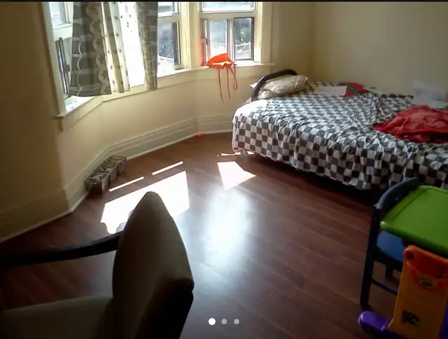 Private Large Room for Rent, steps to Subway