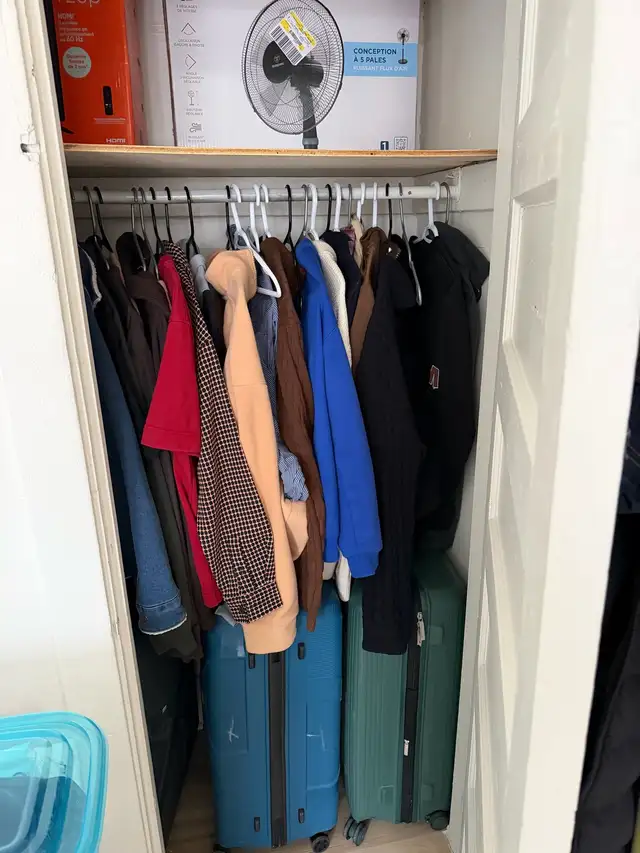 Private Large Room for Rent, steps to Subway - Photo 2