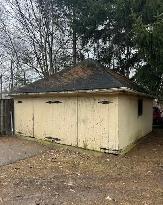 Garage For Rent