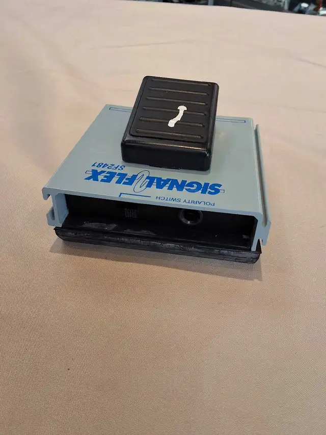 Signal Flex SF2481 Unlatched Foot Switch - Photo 2