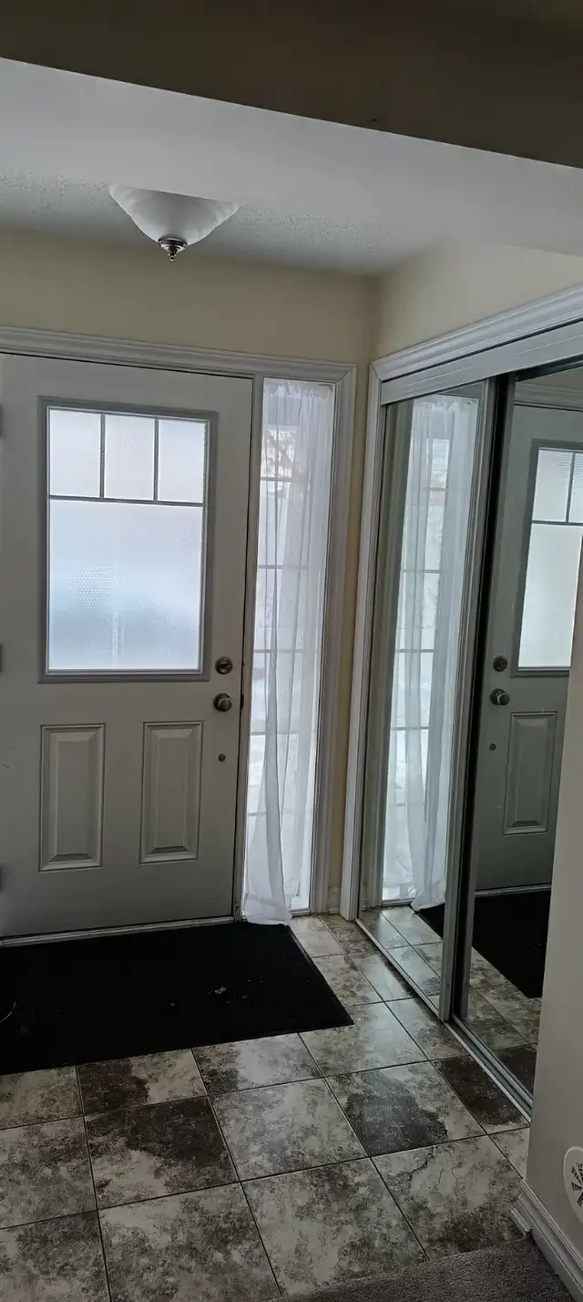 End unit townhouse available now in Kanata/Stittsville