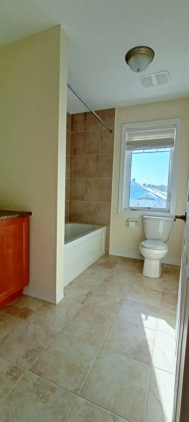 End unit townhouse available now in Kanata/Stittsville - Photo 7