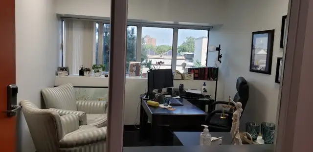 Fantastic office for a solopreneur, therapist or professional - Photo 3