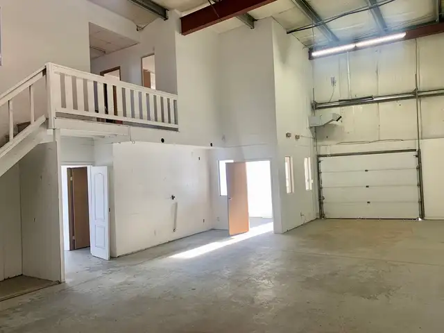 Bay for rent - Red Deer (all inclusive)