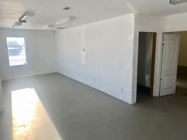 Bay for rent - Red Deer (all inclusive) - Photo 3