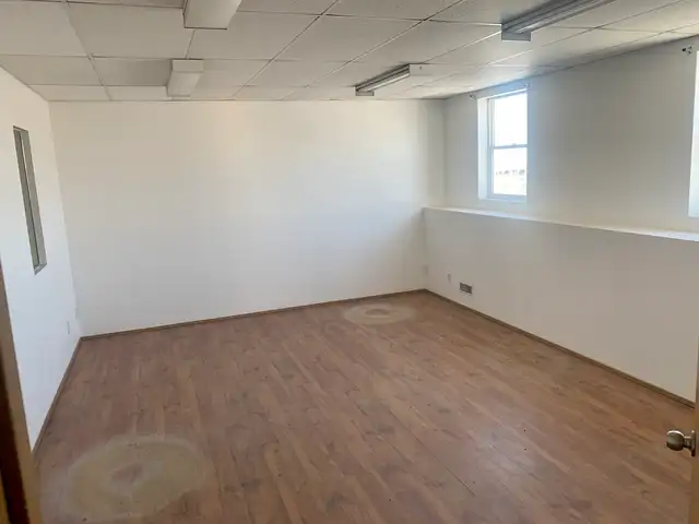 Bay for rent - Red Deer (all inclusive) - Photo 4