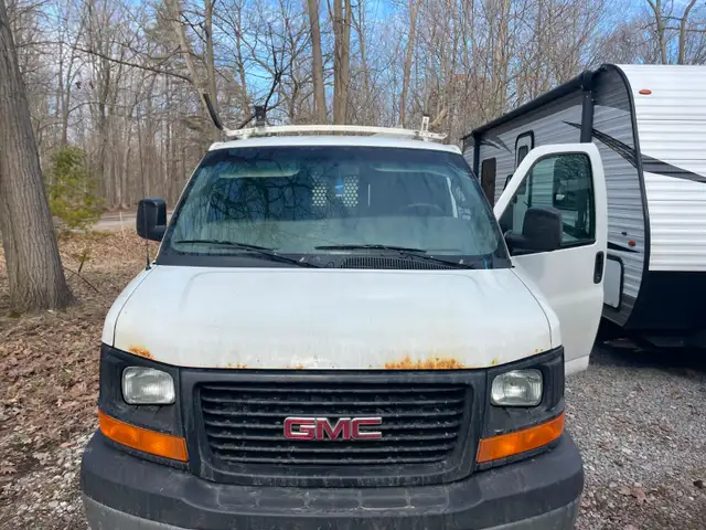 2017 GMC 2500 cargo van - Photo 2