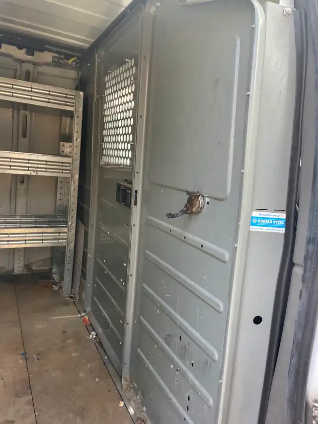 2017 GMC 2500 cargo van - Photo 5