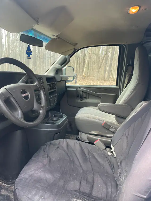 2017 GMC 2500 cargo van - Photo 8