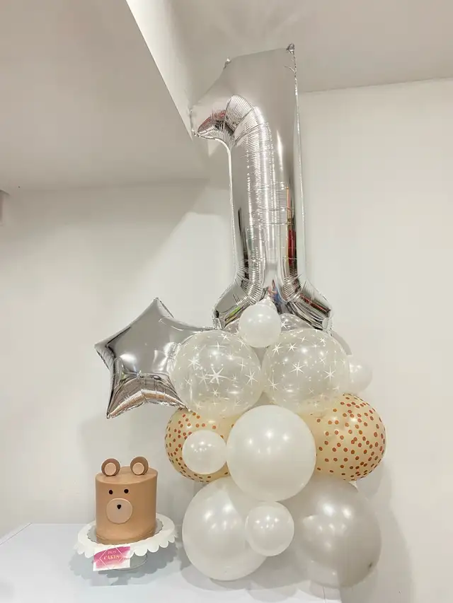 1st Birthday balloons and Cakes