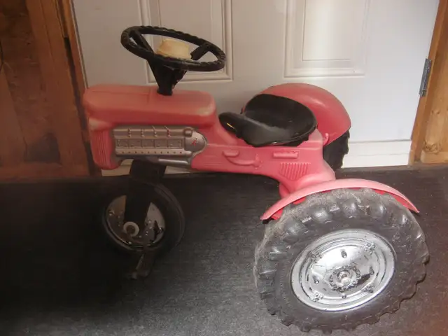 Vintage 1960's Reliable pedal tractor