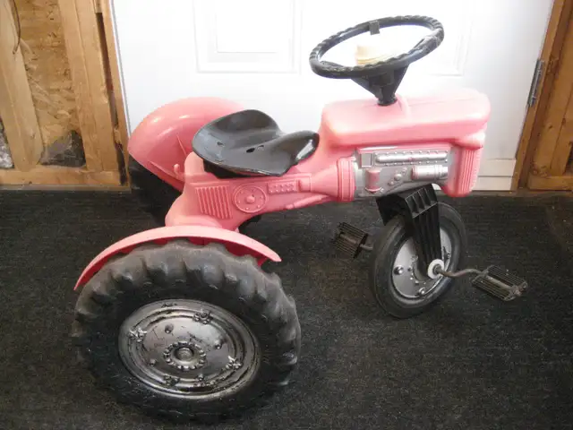 Vintage 1960's Reliable pedal tractor - Photo 2