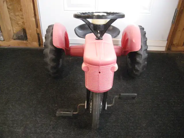 Vintage 1960's Reliable pedal tractor - Photo 3