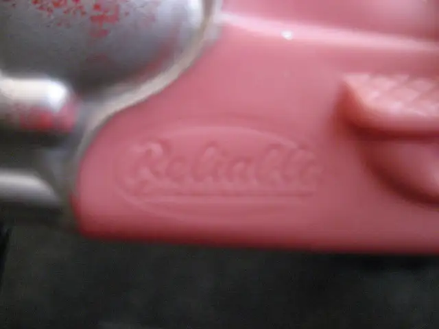 Vintage 1960's Reliable pedal tractor - Photo 5