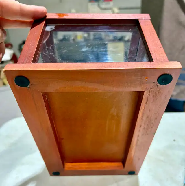 Small-Sized Acrylic Display Case (Wood Framing) - Photo 2