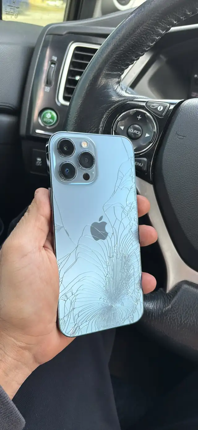 iPhone 13 Pro Max 128gb - back cracked