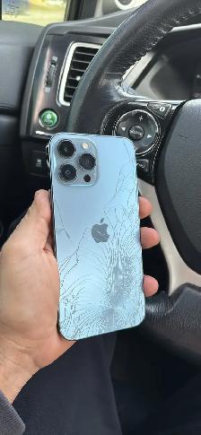 iPhone 13 Pro Max 128gb - back cracked