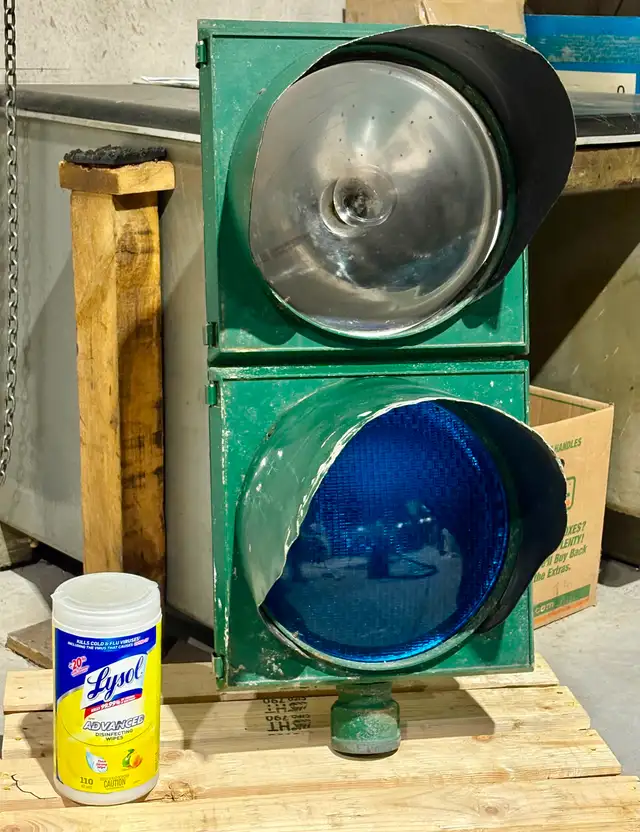 Vintage "Crouse-Hinds" Decommissioned Traffic Light (Metal) - Photo 8
