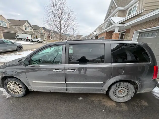 2015 chrysler town and country - Photo 5