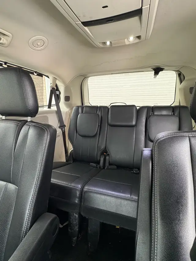 2015 chrysler town and country - Photo 8