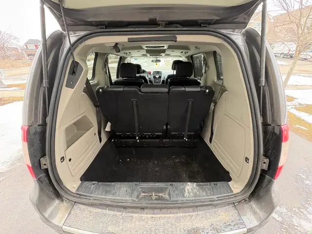 2015 chrysler town and country - Photo 10