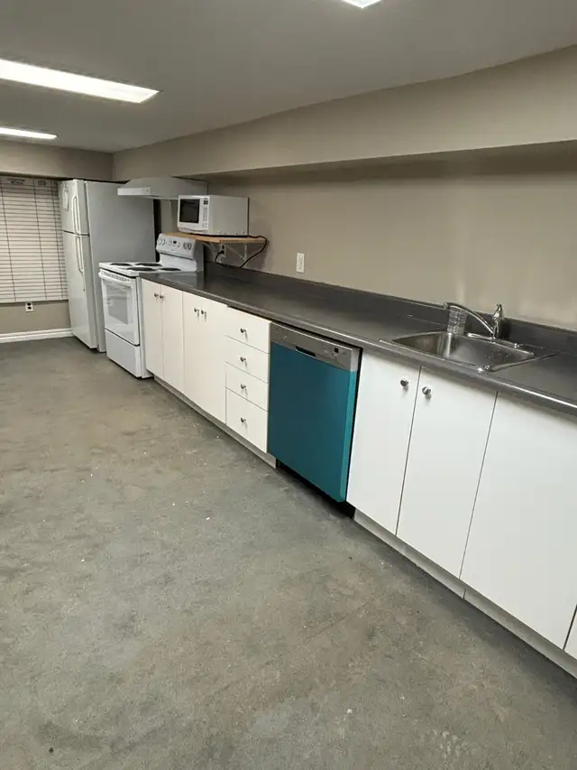 Centrally located, Large Single Room Available - Photo 3