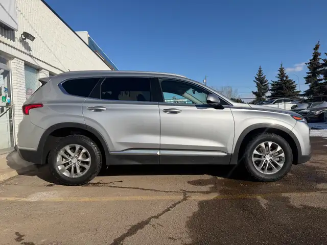 2020 Hyundai Santa Fe| All Wheel Drive | Clean Carfax - Photo 4