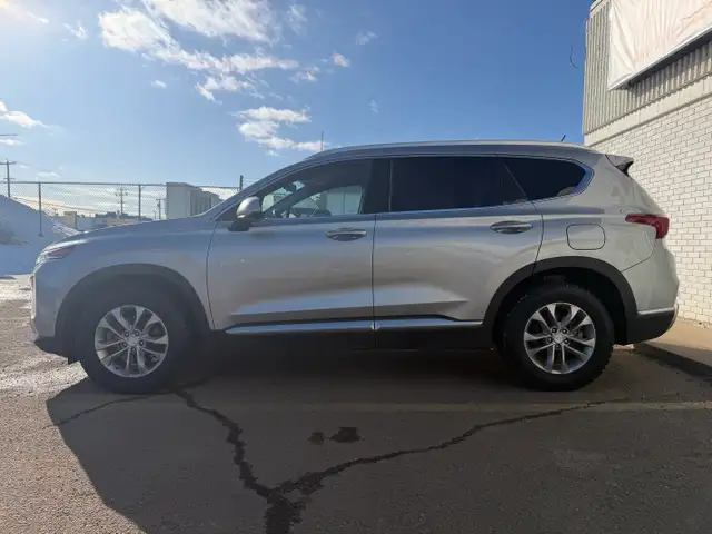 2020 Hyundai Santa Fe| All Wheel Drive | Clean Carfax - Photo 5