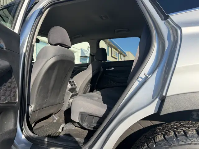 2020 Hyundai Santa Fe| All Wheel Drive | Clean Carfax - Photo 17