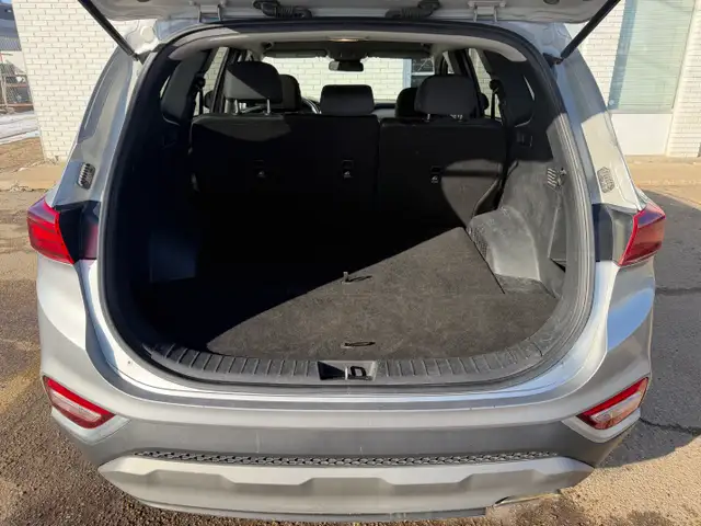 2020 Hyundai Santa Fe| All Wheel Drive | Clean Carfax - Photo 21