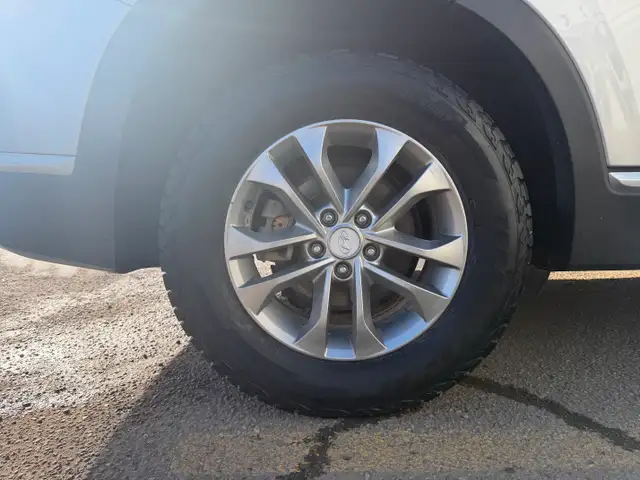 2020 Hyundai Santa Fe| All Wheel Drive | Clean Carfax - Photo 25