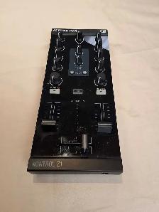 Traktor Kontrol Z1 DJ Mixer Controller