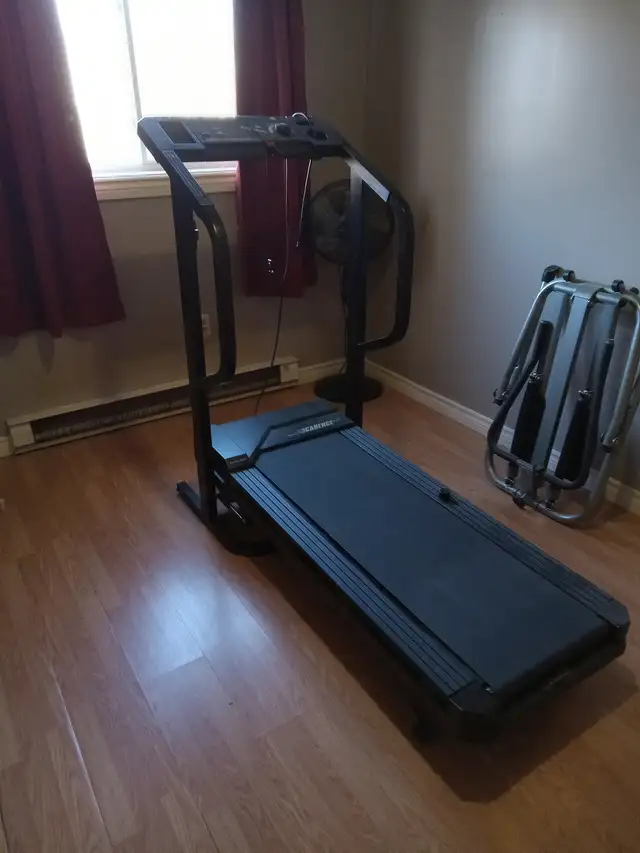 TREADMILL - Photo 2
