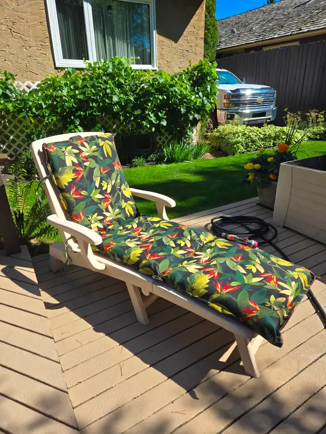 Deck Lounge - Photo 2