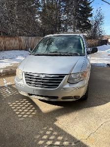 Wheelchair accessible van - Photo 2