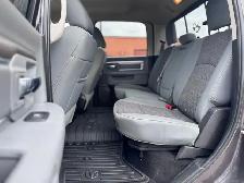 2019 RAM 1500 WARLOCK – 5.7L HEMI V8 – 4X4 / ONE OWNER - Photo 17