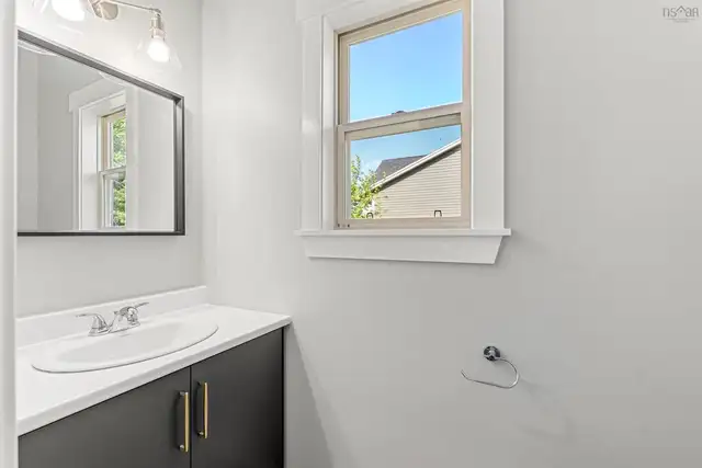 Amazing 3-bedroom 1.5 bathrooms semi-detached house for rent - Photo 10