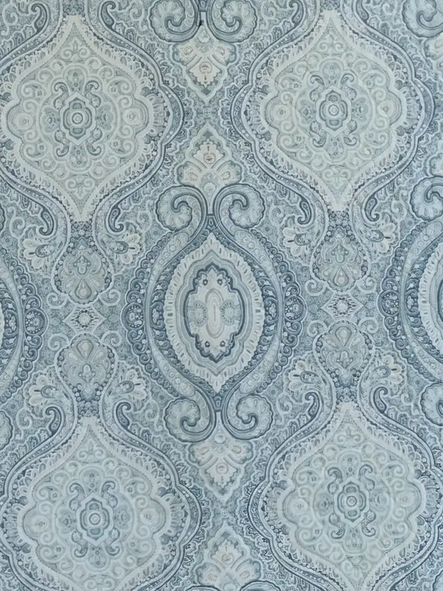 Two tone blue and white quilt 100 x 106 - Photo 2