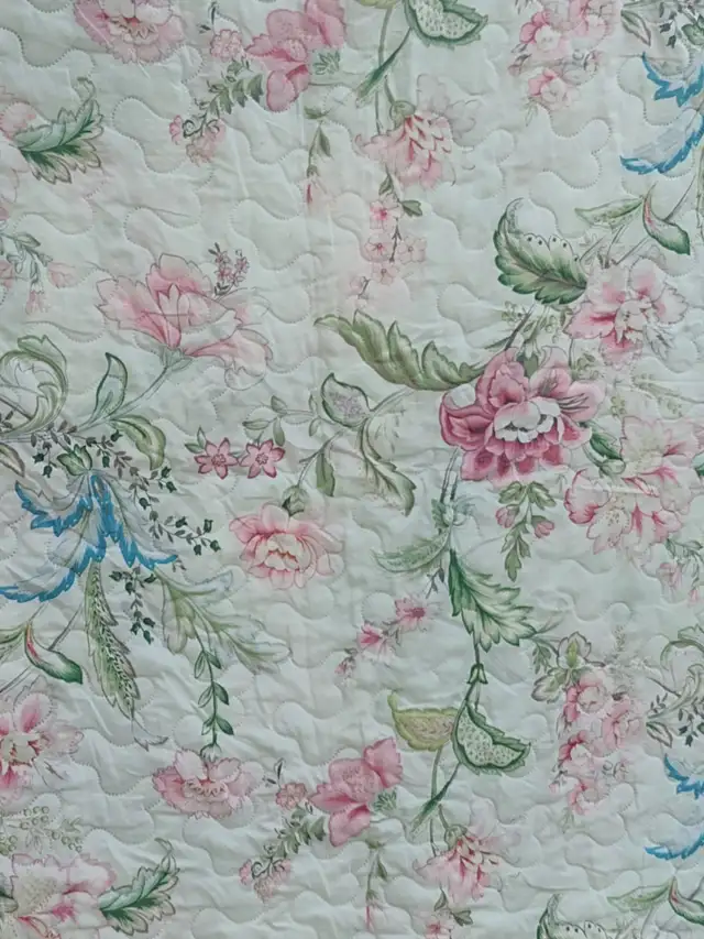 86 x 83 quilt with Roses - Photo 2