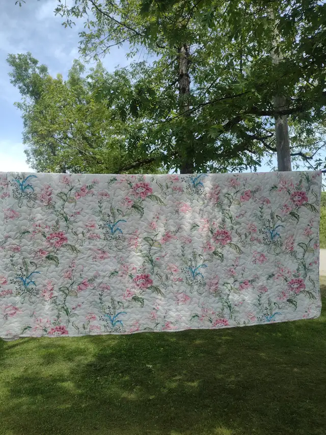 86 x 83 quilt with Roses - Photo 4