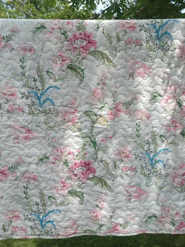 86 x 83 quilt with Roses - Photo 5