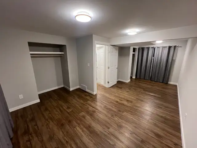 1 Large Bedroom, 1 Bathroom Basement Suite - Photo 10