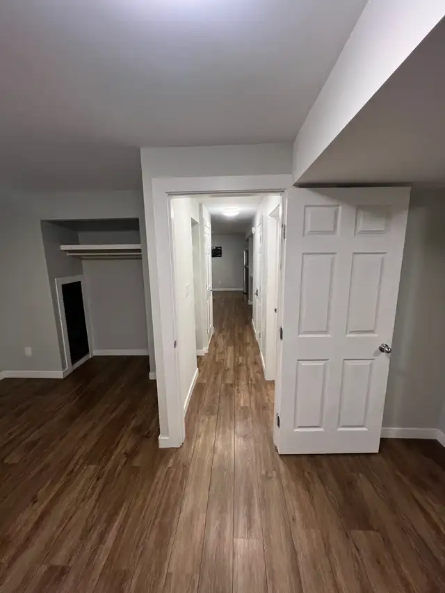1 Large Bedroom, 1 Bathroom Basement Suite - Photo 12