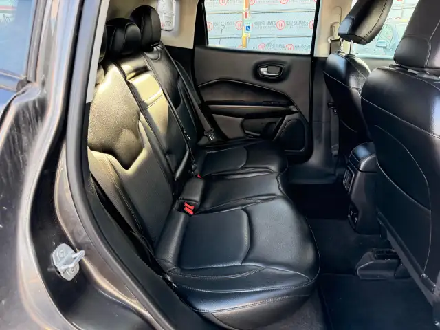 2018 Jeep Compass Limited 4x4 : No Reported Accidents, Low Milea - Photo 11